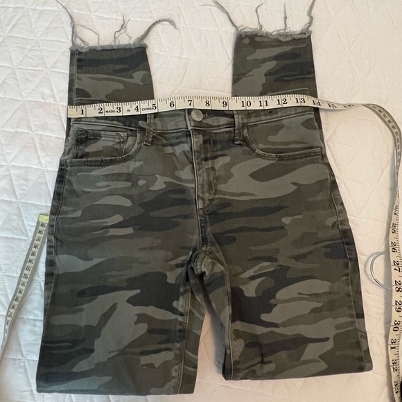 Express Mid Rise Ankle Legging Camo Distressed Ankle Size: 0 - Picture 9 of 10